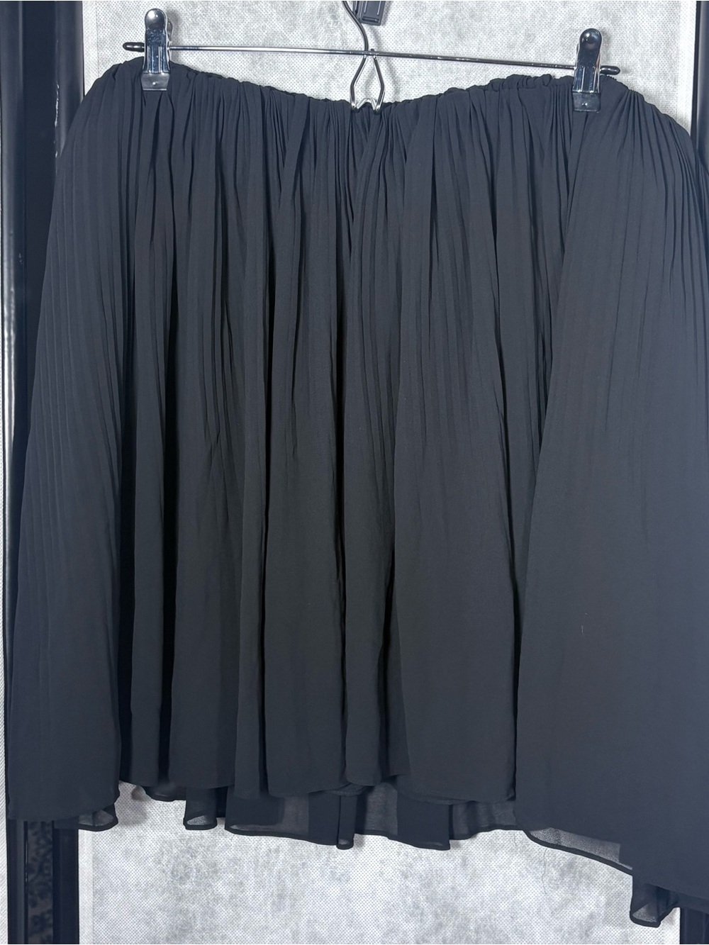 Torrid Black Pleated Circle Skirt Size 3 Flowy Elegant Party Midi Women’s